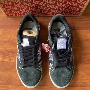 NIB Vans Evdnt Ultimatewaffle Divine floral/black